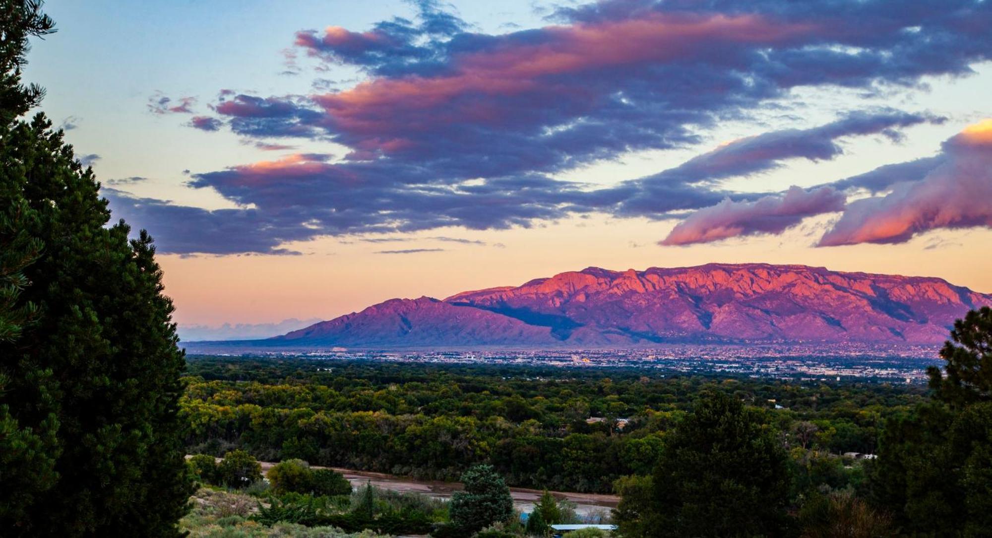 Holiday Inn Express & Suites Albuquerque Historic Old Town By Ihg Esterno foto